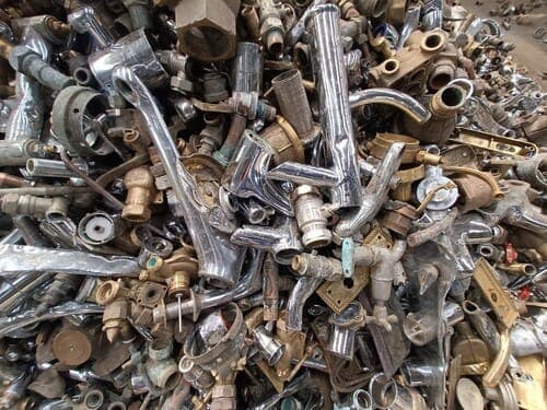 Mixed brass and metal plumbing scrap